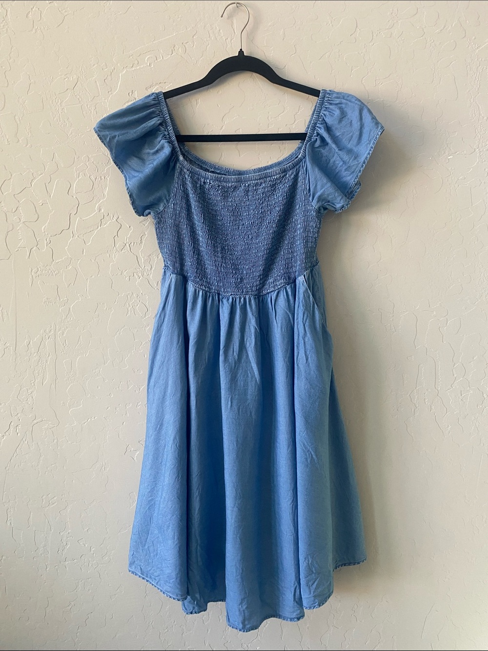 TORRID Women’s Blue Chambray Smocked Knee Length Sundress 100% Lyocell Size 00